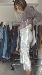 LAZY DAISY CREW SWEATSHIRT - TAUPE