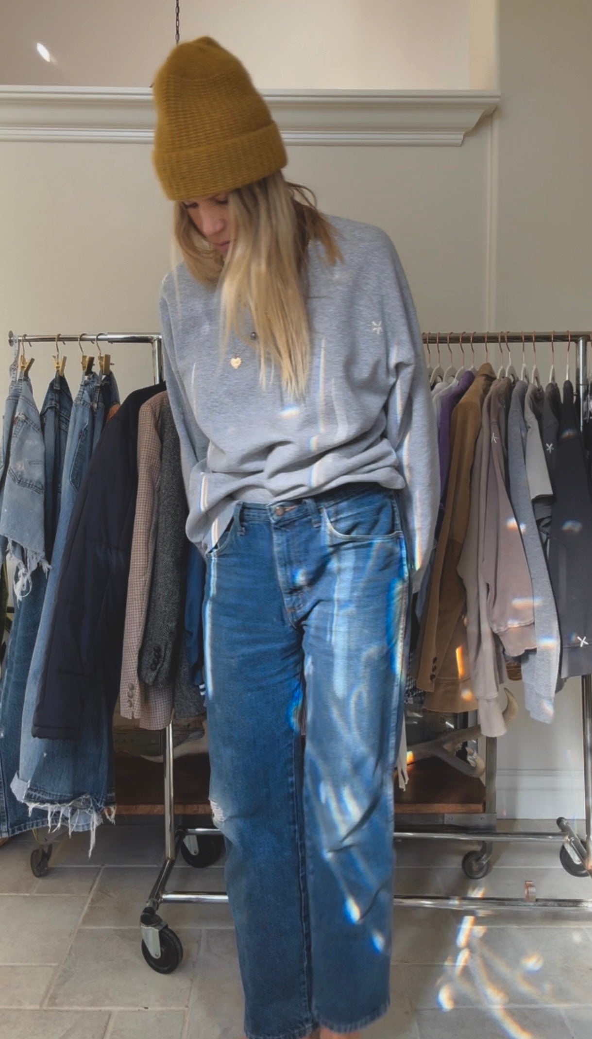 LAZIEST DAISY SWEATSHIRT - HEATHER GREY