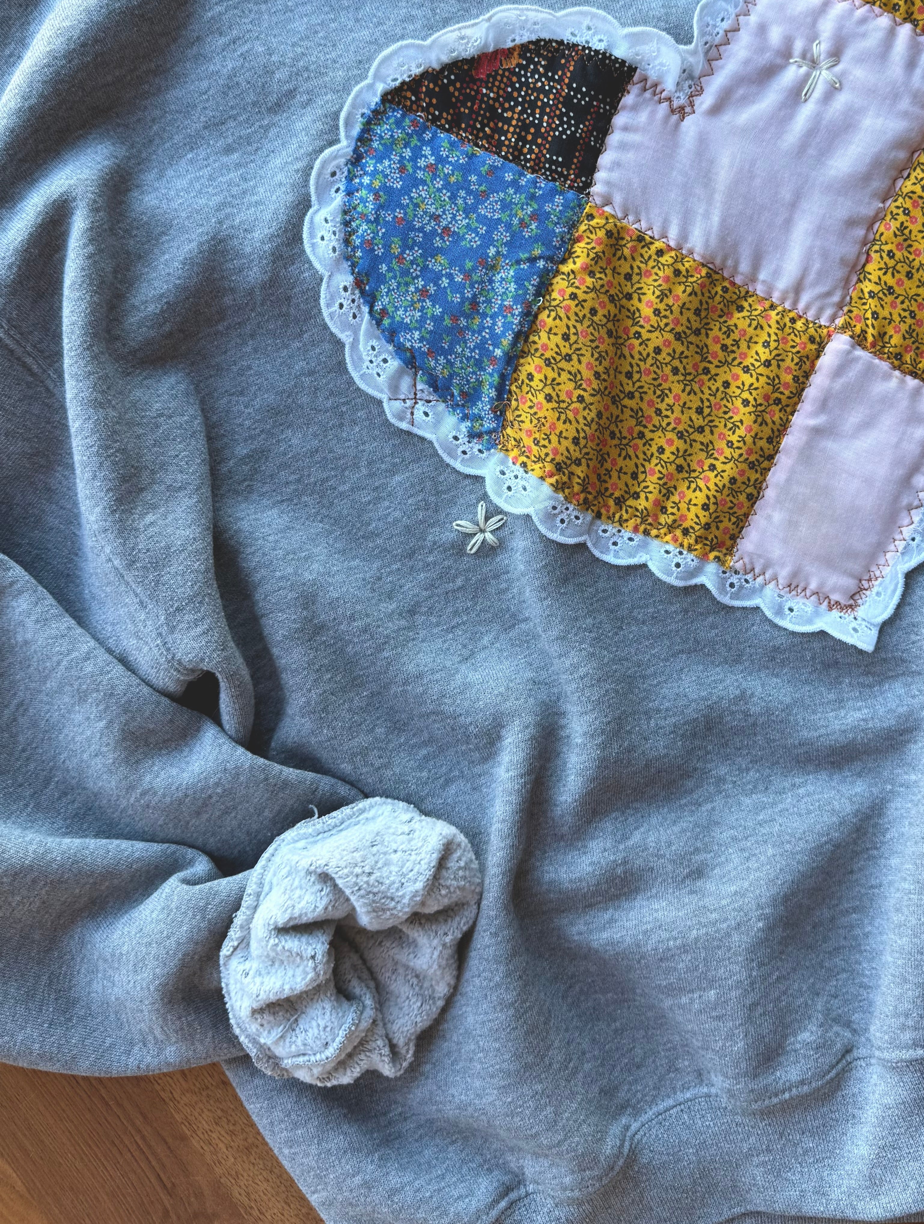 QUILTED HEART SWEATSHIRT - RUFFLE