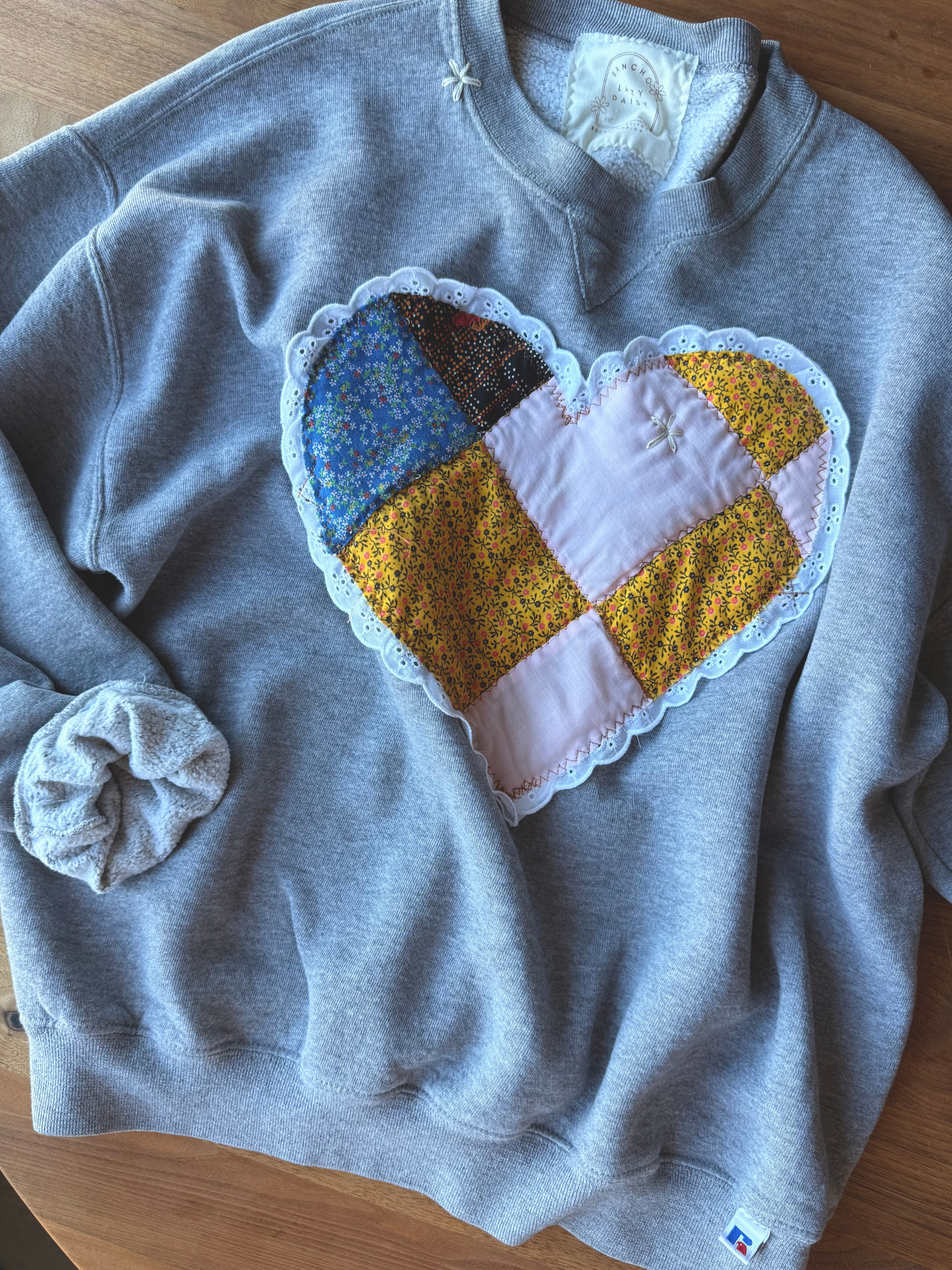 QUILTED HEART SWEATSHIRT - RUFFLE