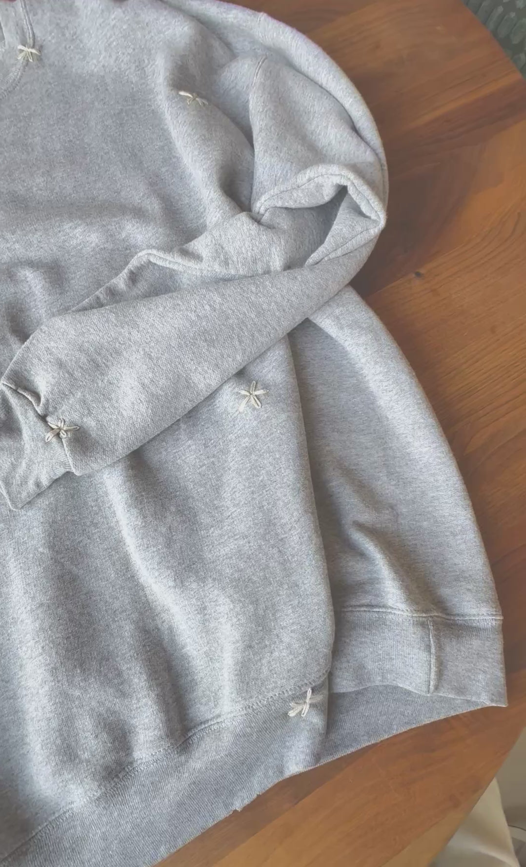 LAZIEST DAISY SWEATSHIRT - HEATHER GREY