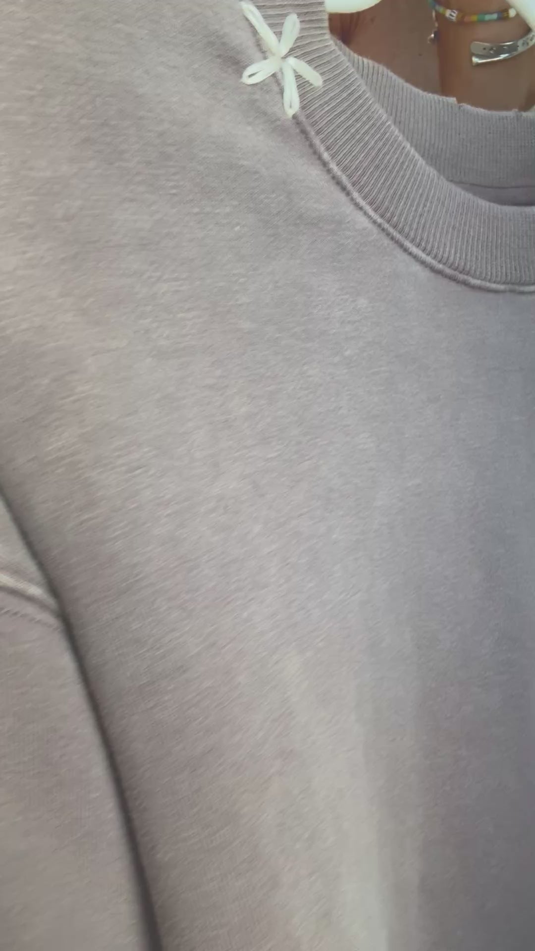 LAZY DAISY CREW SWEATSHIRT - TAUPE